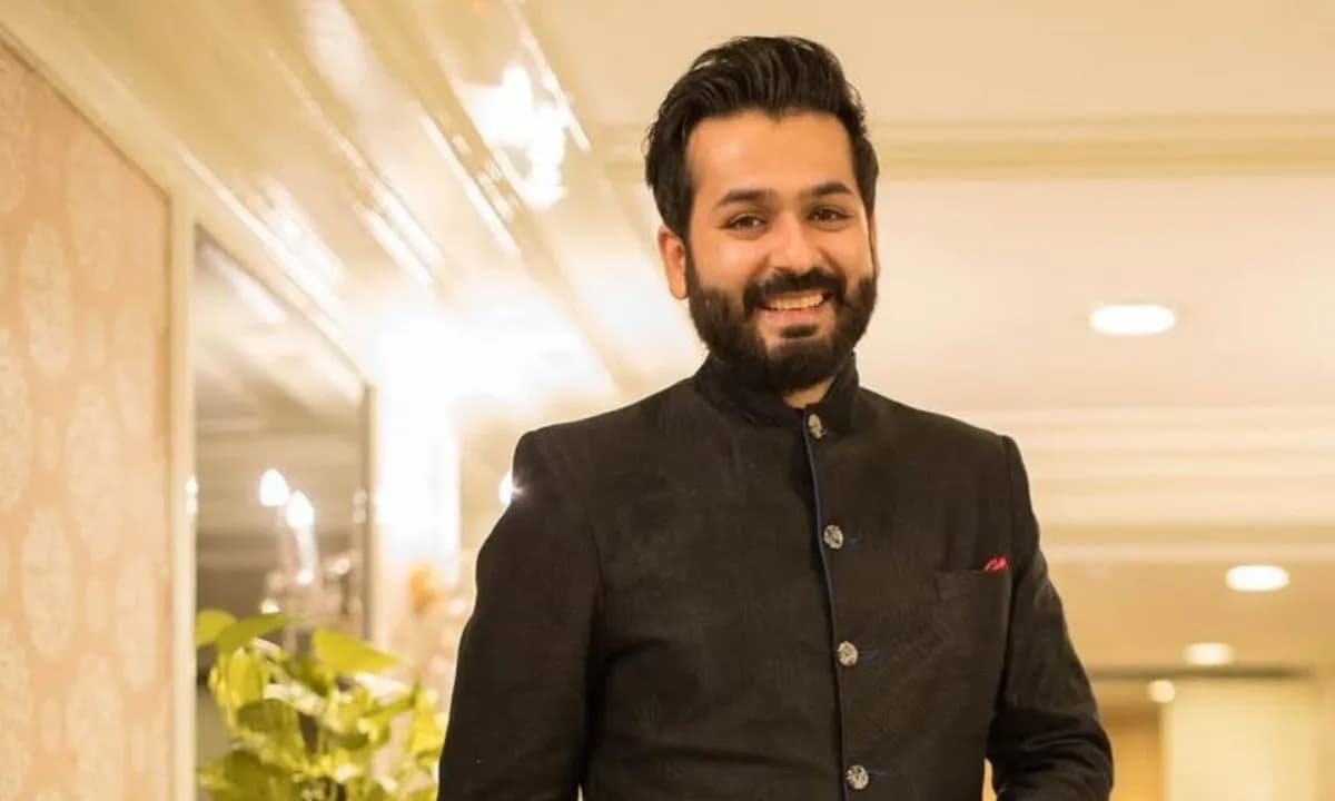 Director Aditya Dhar Reveals 400+ Stuntmen Worked on 'Bade Miyan Chote Miyan'