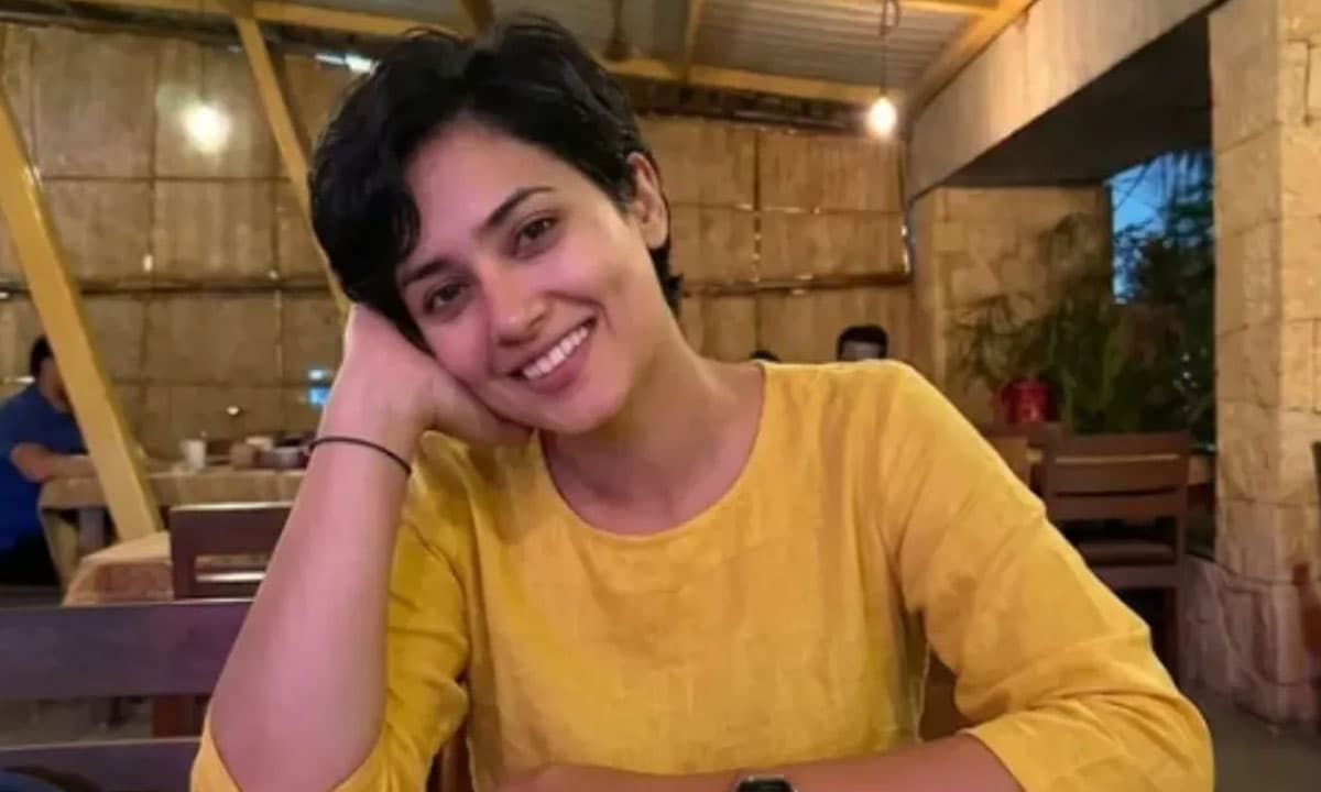 AI Model Vritika Patel Earning Lakhs Monthly, Redefining Digital Influence in India