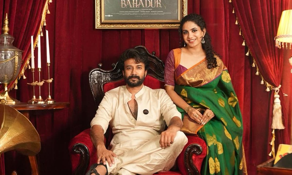 సత్యదేవ్, దీపా థామస్ వింటేజ్ లుక్స్‌తో రావు బహదూర్ ప్రమోషన్స్‌కు గ్రీన్ సిగ్నల్