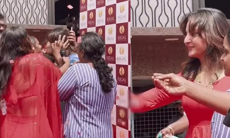 Manju Warrier Shows Grace Under Fire After Shocking Fan Incident in Palakkad