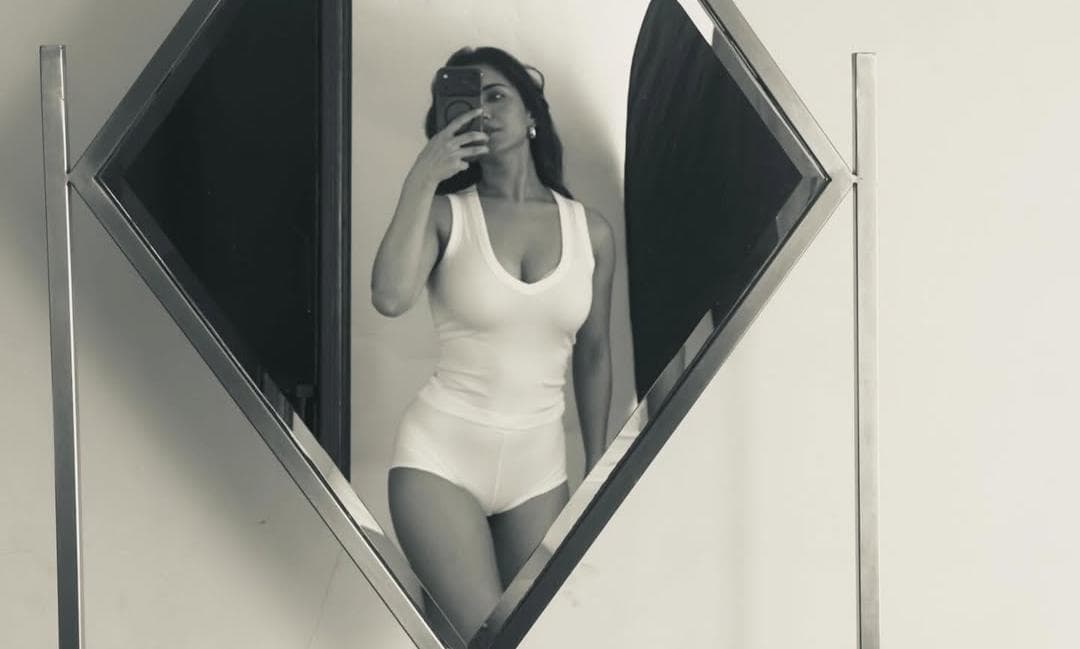 Ruhani Sharma's Mirror Selfies Set Social Media on Fire